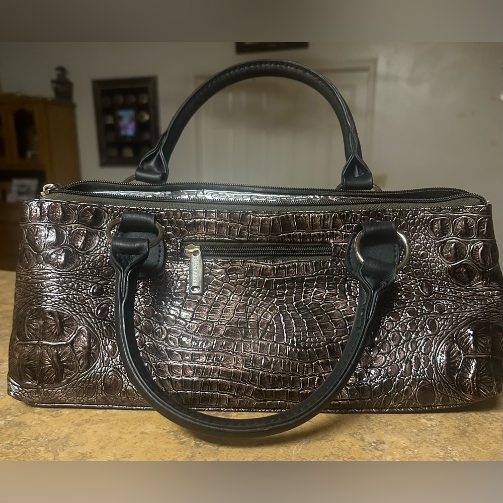 Elegant Crocodile-Embossed Brown/Copper Insulated Wine Clutch!